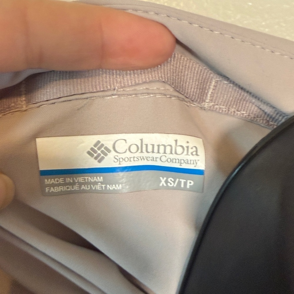 Columbia Women's Sleeveless Button-Down Shirt Size XS Soft Gray Athletic Hiking - Picture 7 of 7